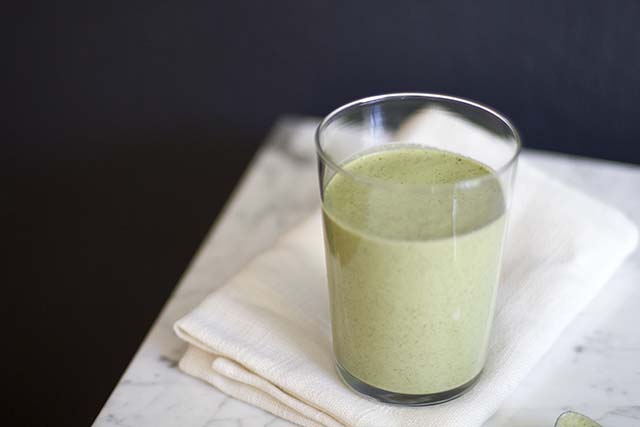 Green Banana Almond Smoothie | Like Fresh Laundry